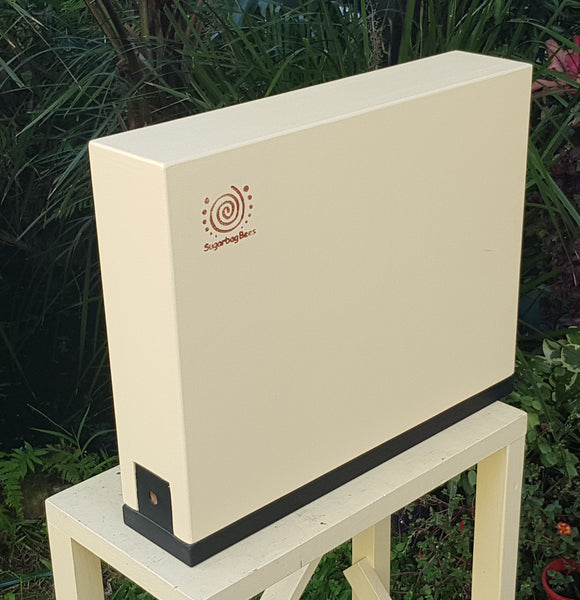 Flat and Vertical Observation Hives